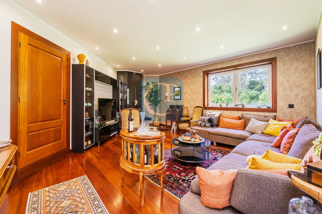 Moradia T5 para Venda em Modivas Foto 25