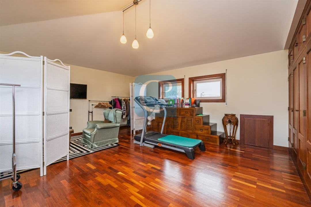 Moradia T5 para Venda em Modivas Foto 39