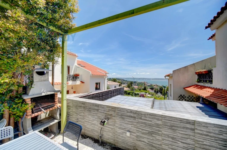 Moradia T3 para Venda em Oeiras e São Julião da Barra, Paço de Arcos e Caxias Foto 9