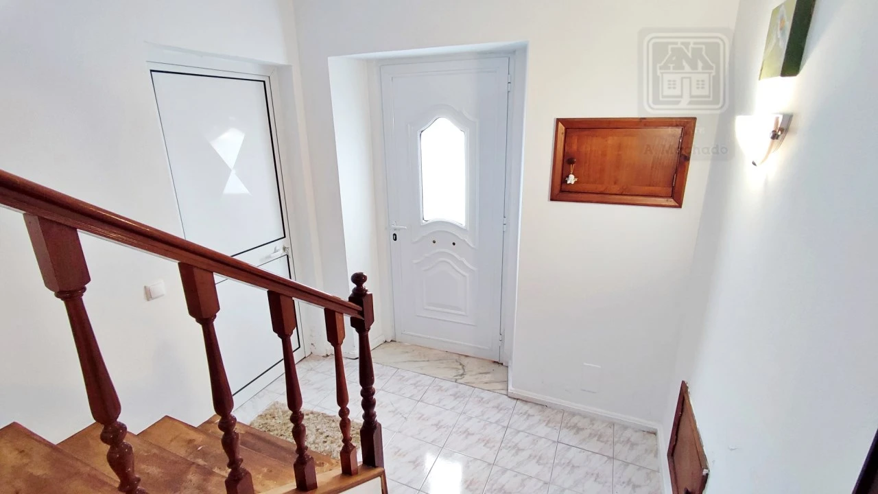 Moradia T3 para Venda em Arrifes Foto 5