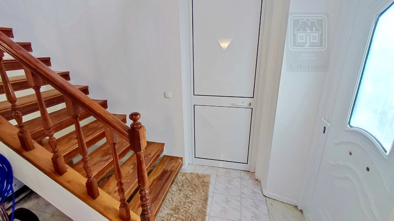 Moradia T3 para Venda em Arrifes Foto 6