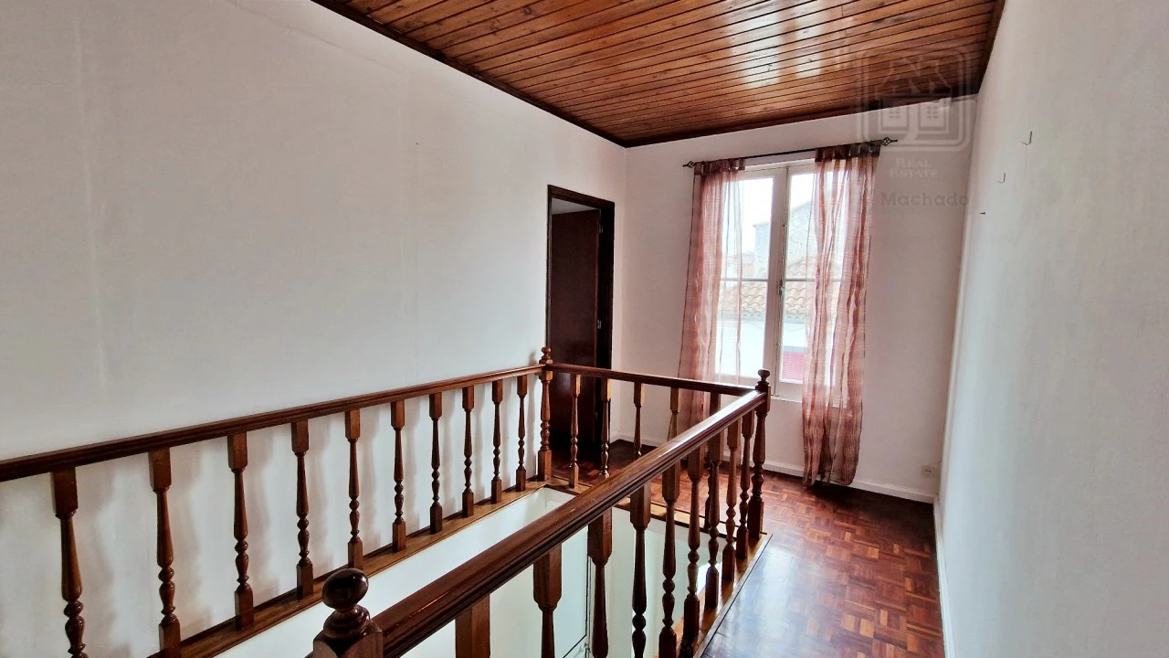 Moradia T3 para Venda em Arrifes Foto 11