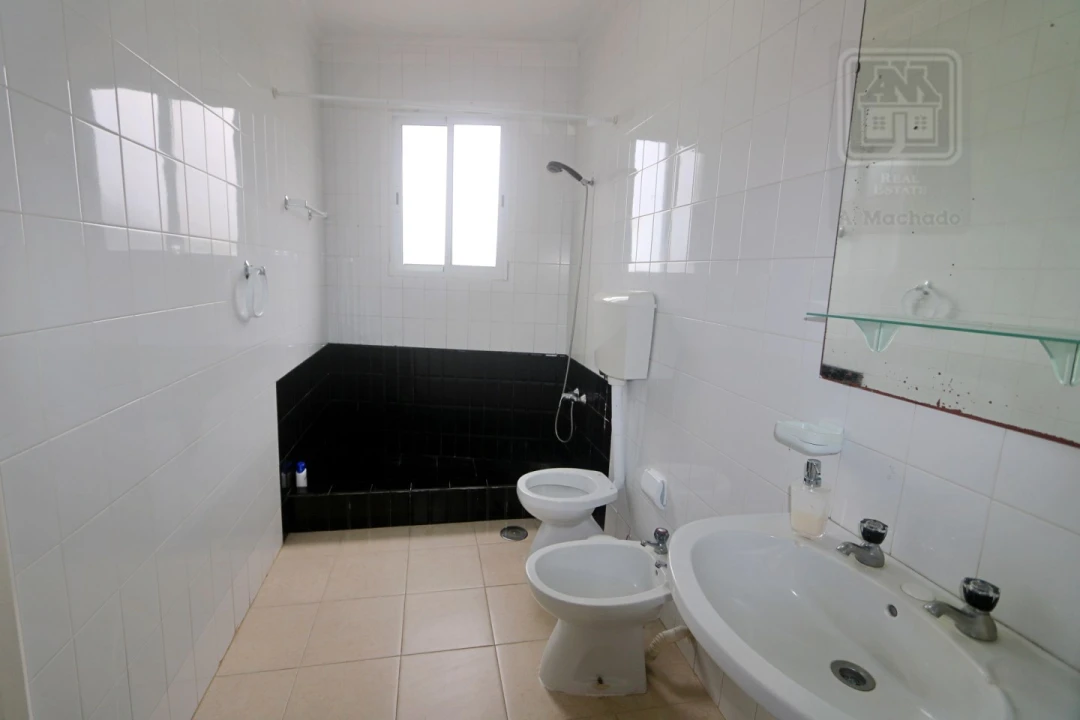 Moradia T3 para Venda em Arrifes Foto 33