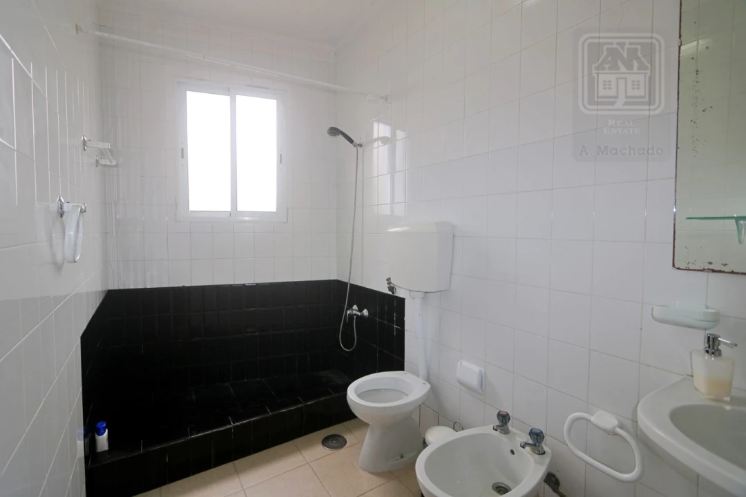 Moradia T3 para Venda em Arrifes Foto 34