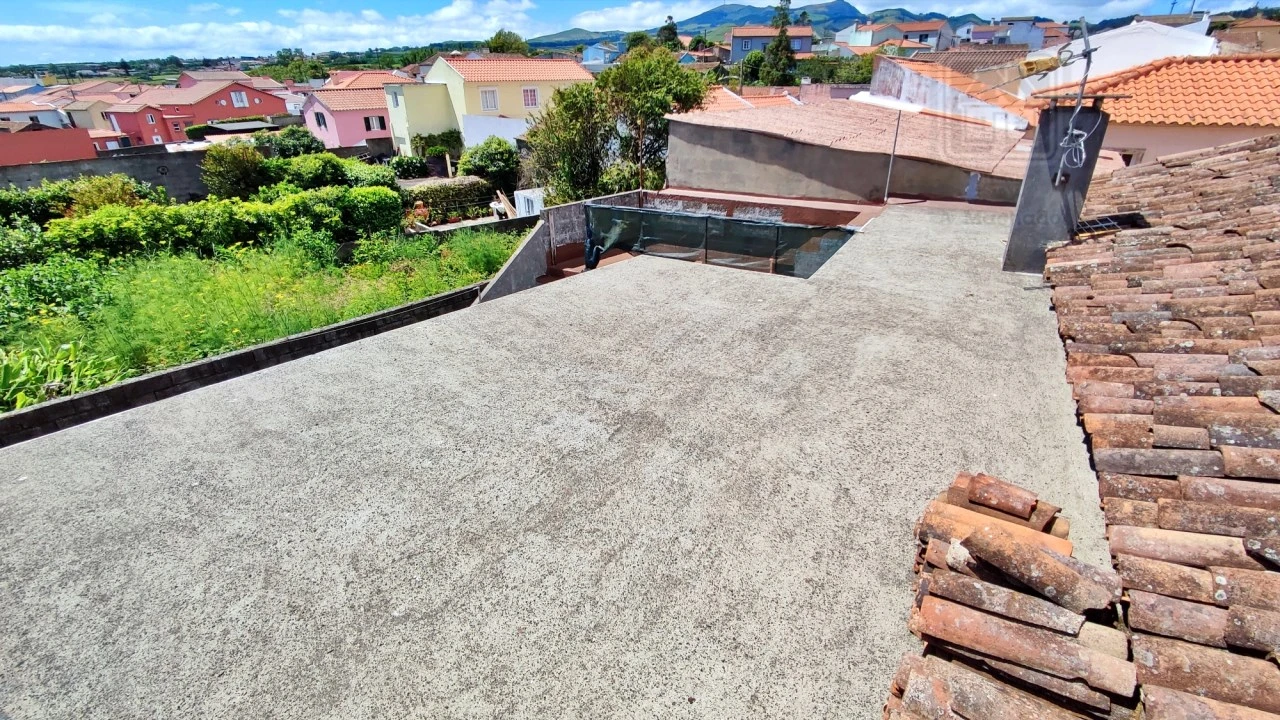 Moradia T3 para Venda em Arrifes Foto 4