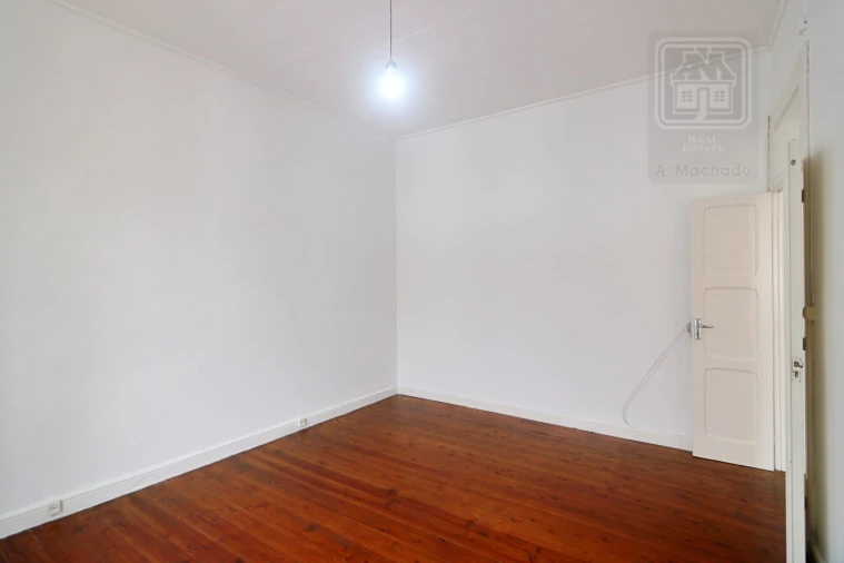 Moradia T3 para Venda em Arrifes Foto 24