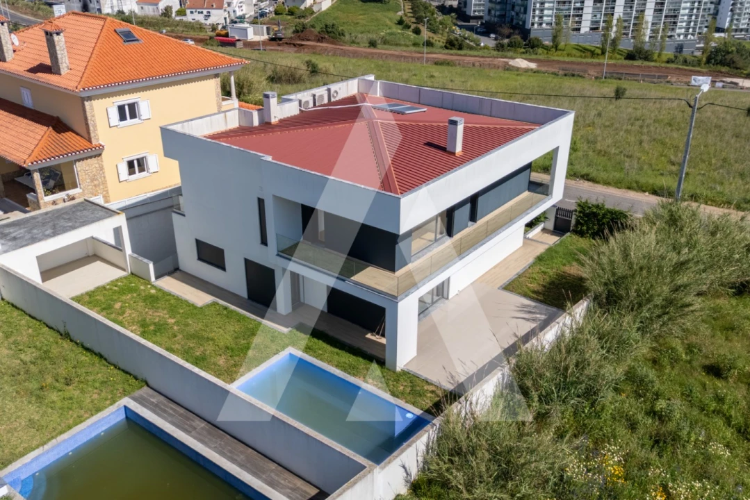 Moradia T5 para Venda em Santo António dos Cavaleiros e Frielas Foto 36