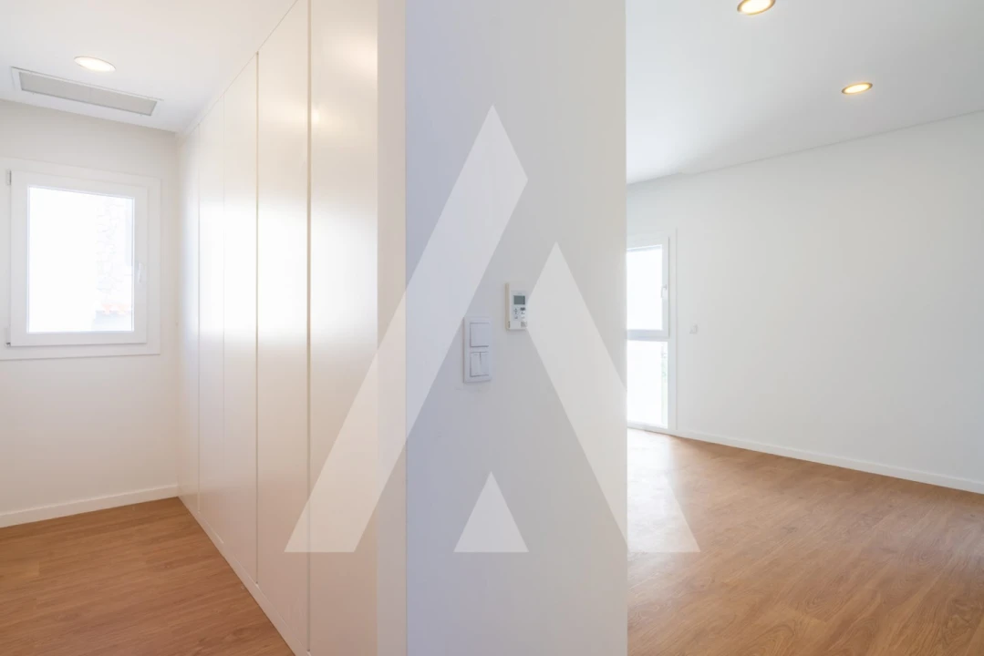 Moradia T5 para Venda em Santo António dos Cavaleiros e Frielas Foto 11