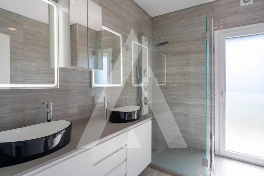 Moradia T5 para Venda em Santo António dos Cavaleiros e Frielas Foto 18