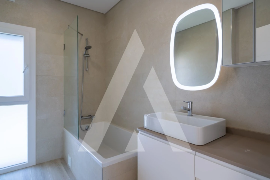 Moradia T5 para Venda em Santo António dos Cavaleiros e Frielas Foto 22