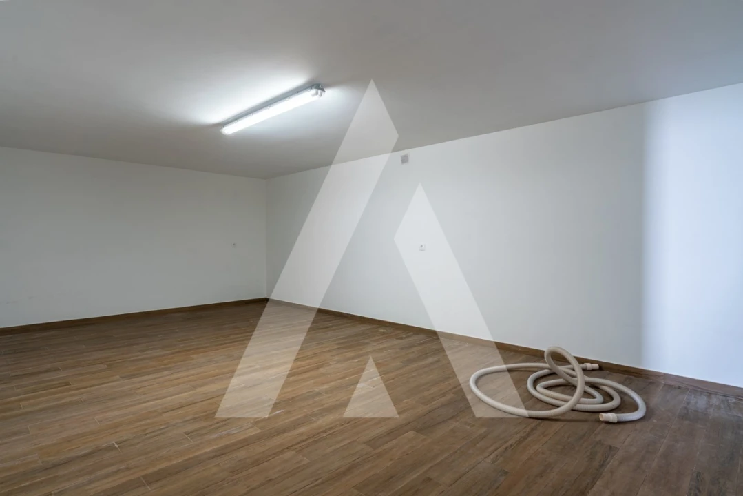 Moradia T5 para Venda em Santo António dos Cavaleiros e Frielas Foto 27