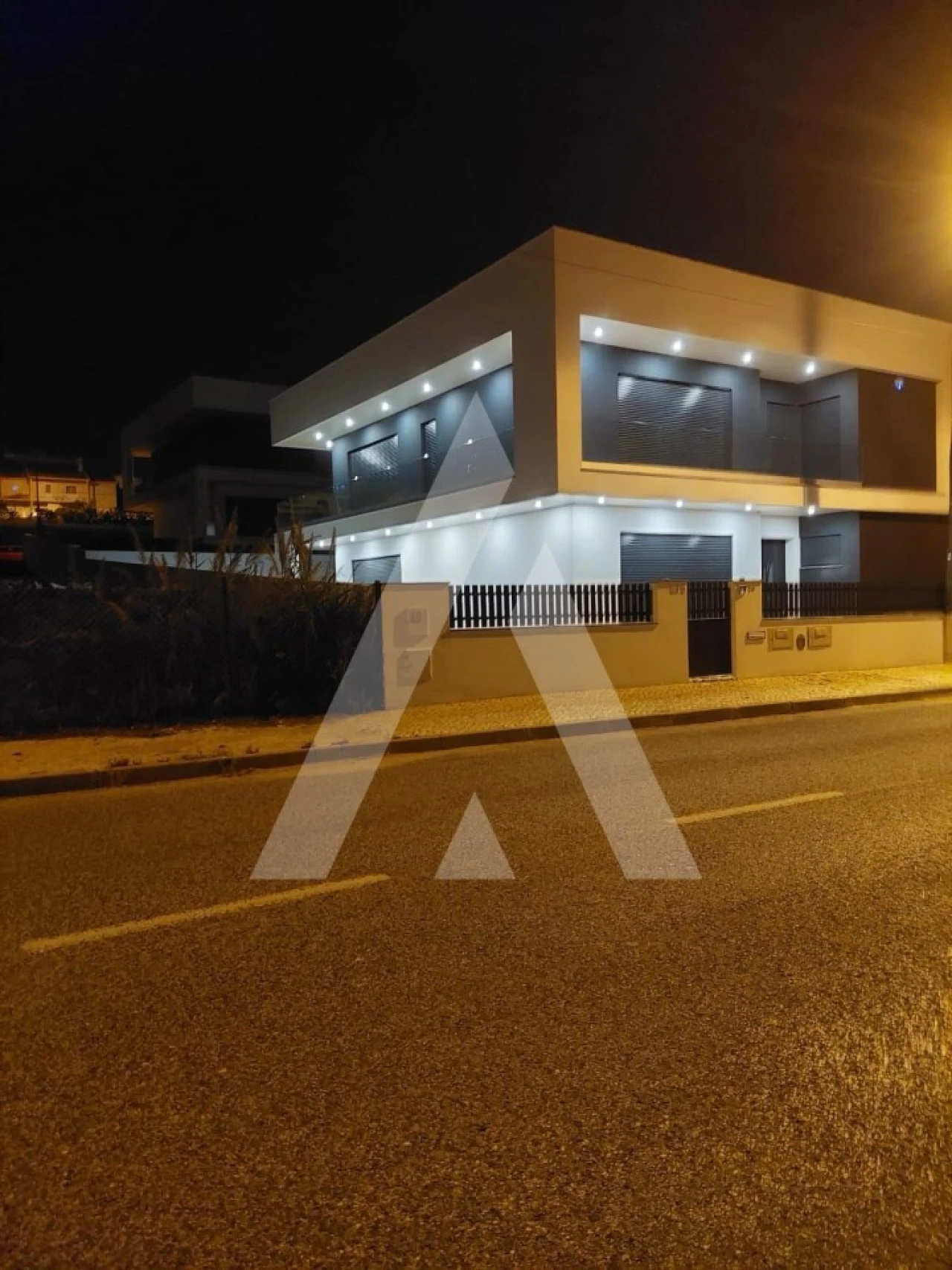 Moradia T5 para Venda em Santo António dos Cavaleiros e Frielas Foto 37