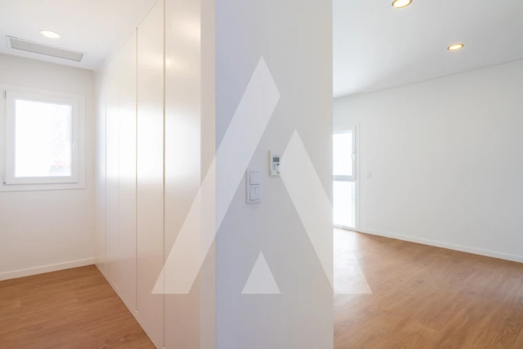 Moradia T5 para Venda em Santo António dos Cavaleiros e Frielas Foto 11