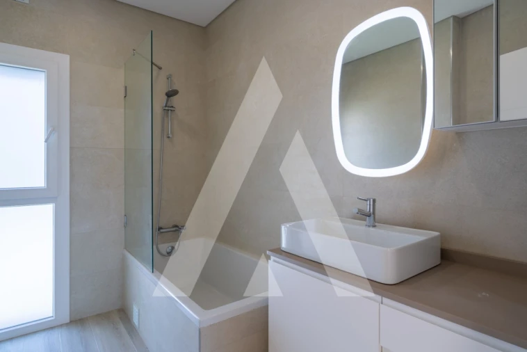 Moradia T5 para Venda em Santo António dos Cavaleiros e Frielas Foto 22