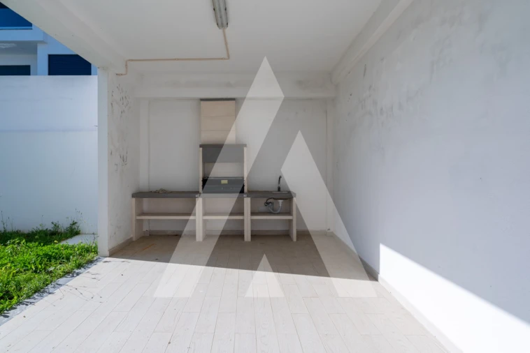 Moradia T5 para Venda em Santo António dos Cavaleiros e Frielas Foto 30