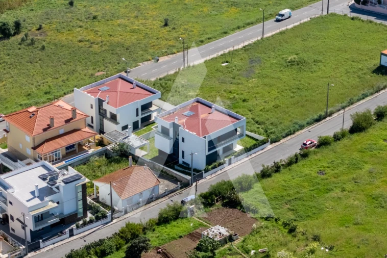 Moradia T5 para Venda em Santo António dos Cavaleiros e Frielas Foto 32