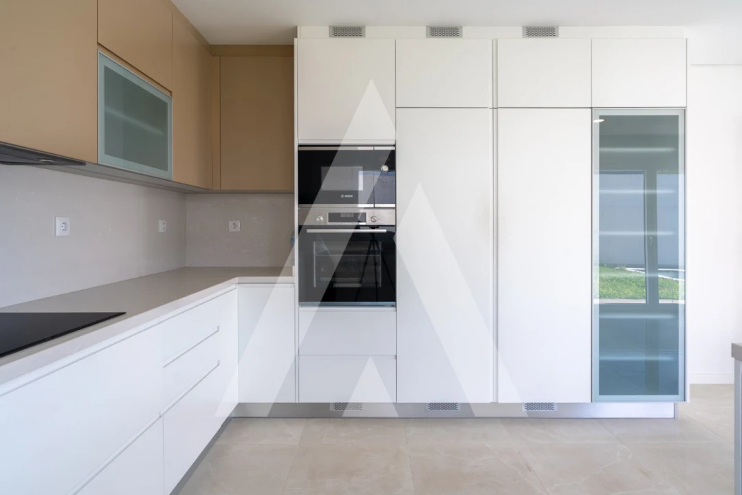 Moradia T5 para Venda em Santo António dos Cavaleiros e Frielas Foto 9