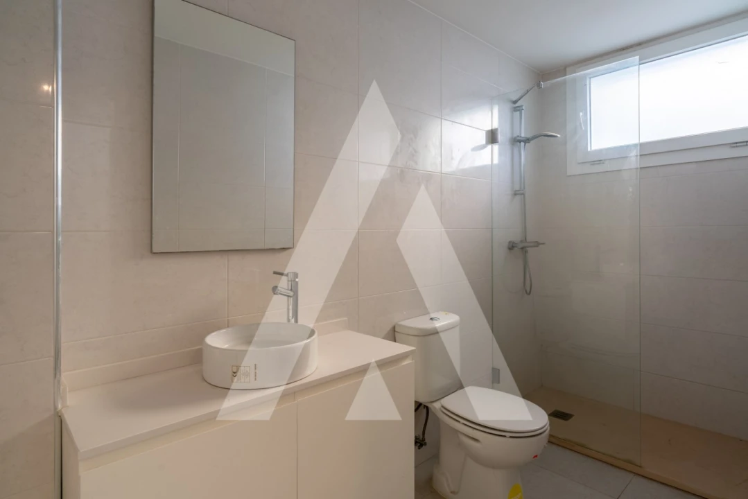 Moradia T5 para Venda em Santo António dos Cavaleiros e Frielas Foto 27