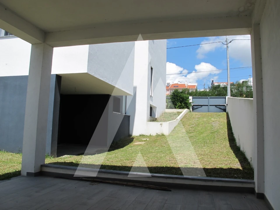 Moradia T5 para Venda em Santo António dos Cavaleiros e Frielas Foto 39