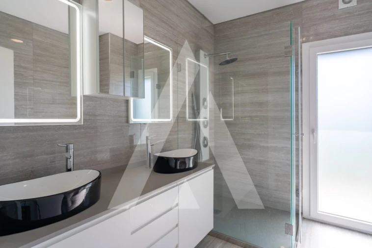 Moradia T5 para Venda em Santo António dos Cavaleiros e Frielas Foto 23