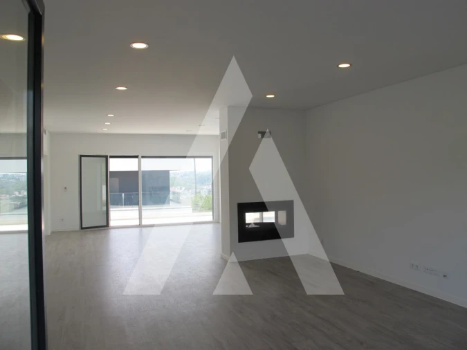 Moradia T5 para Venda em Santo António dos Cavaleiros e Frielas Foto 5