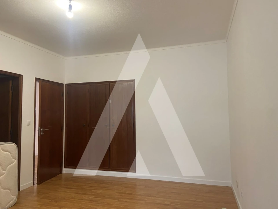 Apartamento T3 para Venda em Covões e Camarneira Foto 29