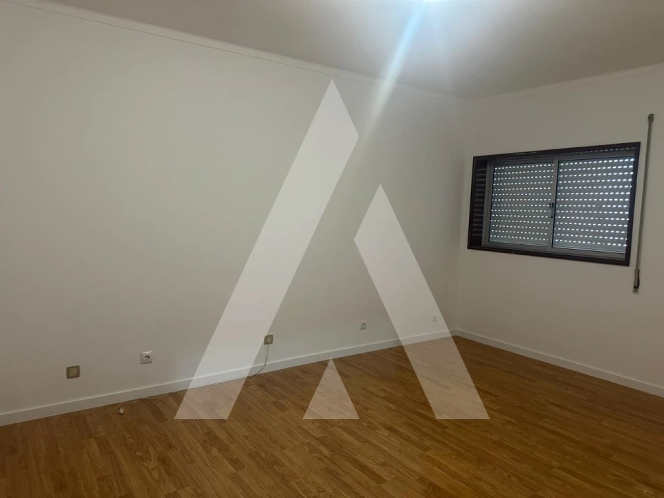 Apartamento T3 para Venda em Covões e Camarneira Foto 30