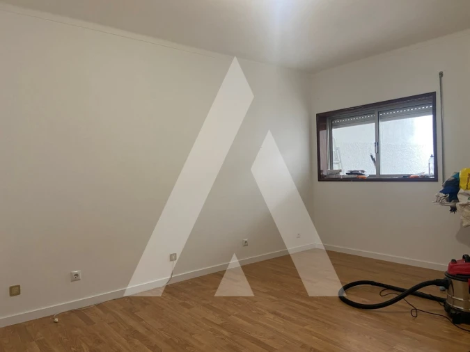 Apartamento T3 para Venda em Covões e Camarneira Foto 32