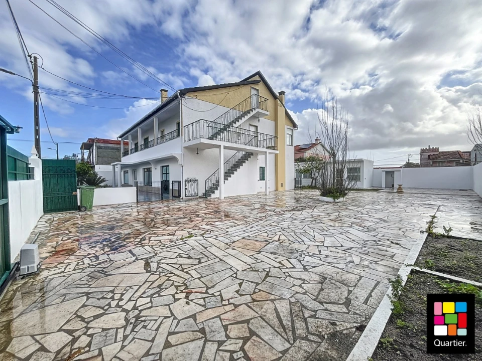 Moradia T12 para Venda em Fernao Ferro Foto 1