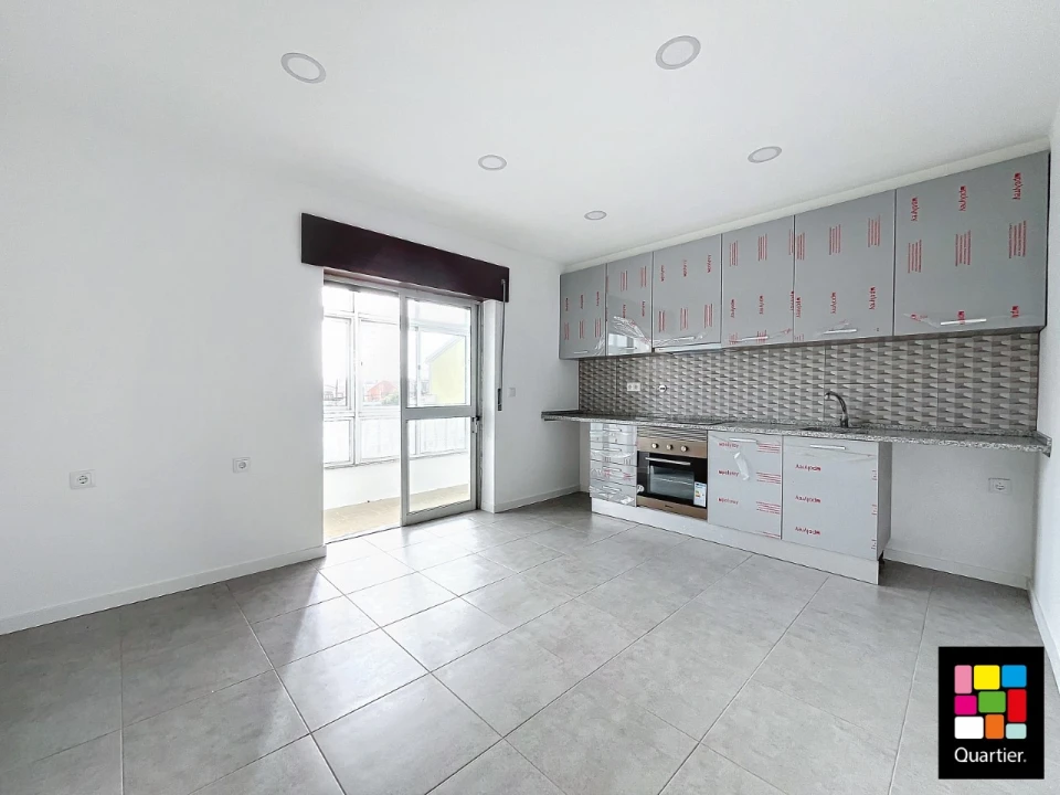 Moradia T12 para Venda em Fernao Ferro Foto 5