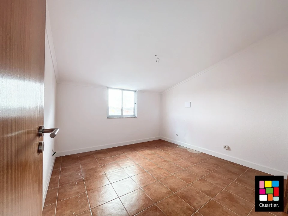 Moradia T12 para Venda em Fernao Ferro Foto 16