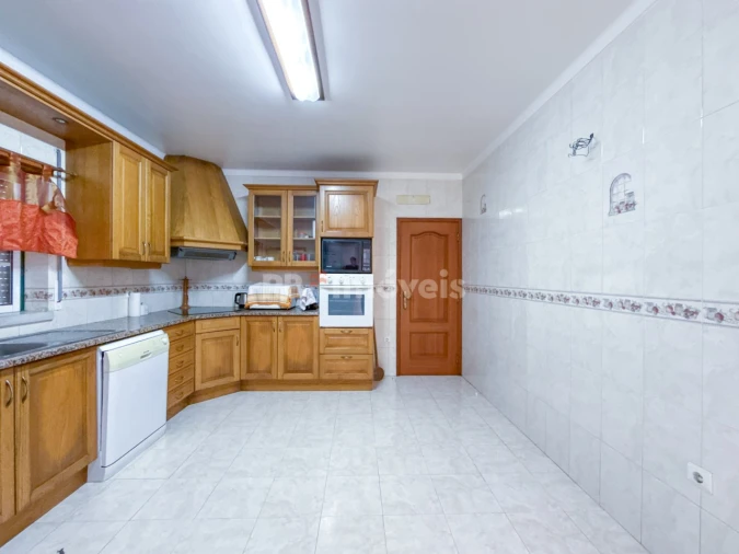 Moradia T4 para Venda em Mira de Aire Foto 2