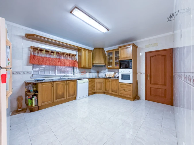 Moradia T4 para Venda em Mira de Aire Foto 8