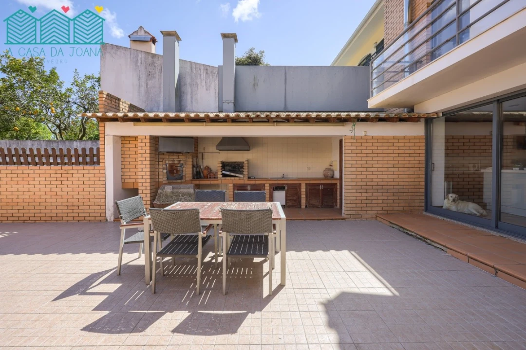 Moradia T5 para Venda em Aradas Foto 5