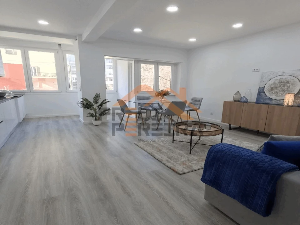 Apartamento T3 para Venda em Benfica Foto 3