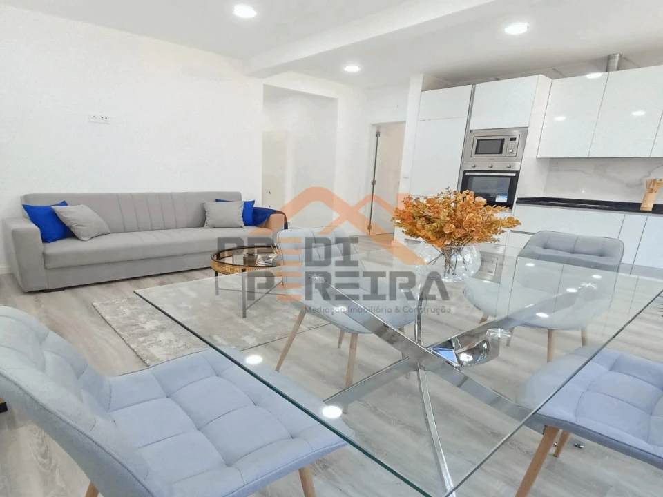 Apartamento T3 para Venda em Benfica Foto 1