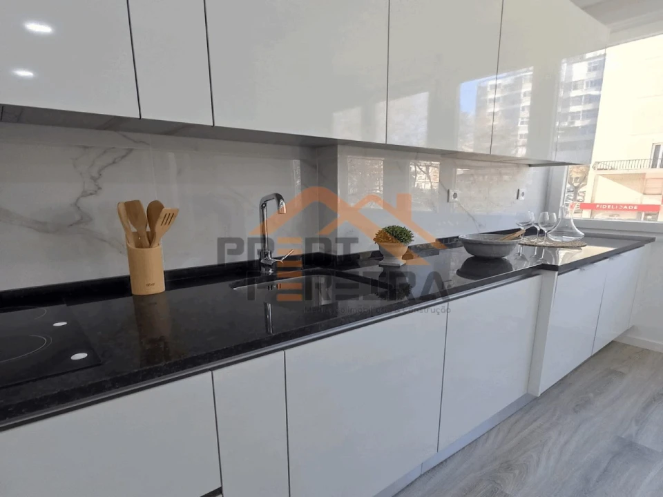 Apartamento T3 para Venda em Benfica Foto 5