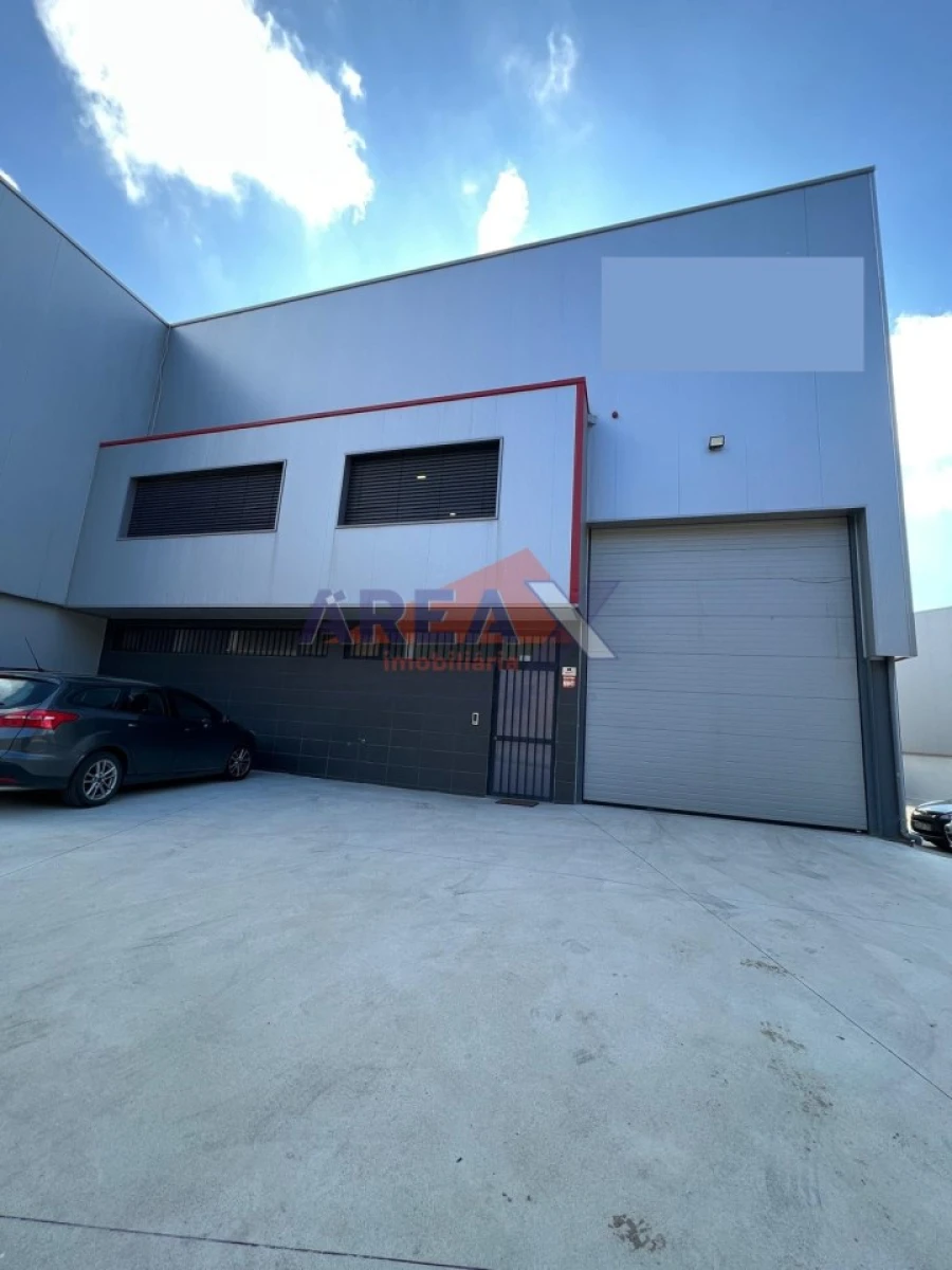 Armazém para Arrendamento em Carregosa