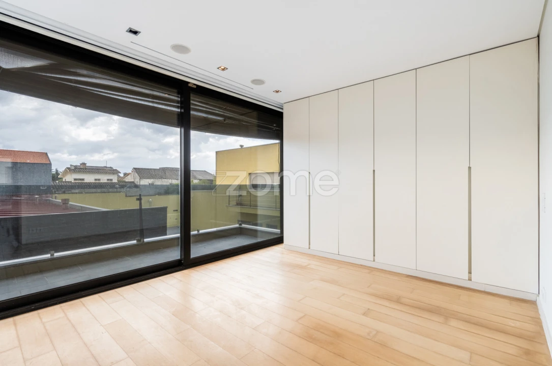 Moradia T3 para Venda em Madalena Foto 40