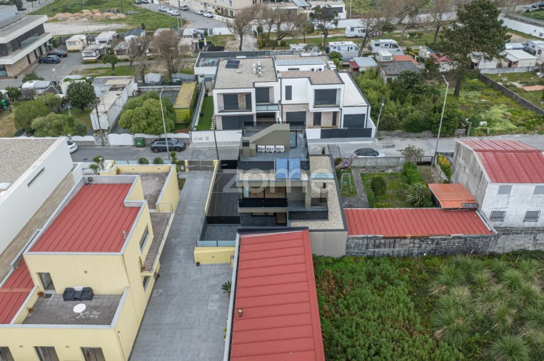 Moradia T3 para Venda em Madalena Foto 11