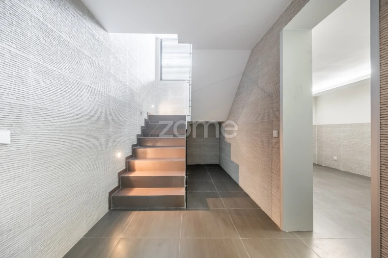 Moradia T3 para Venda em Madalena Foto 31