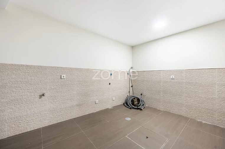 Moradia T3 para Venda em Madalena Foto 33