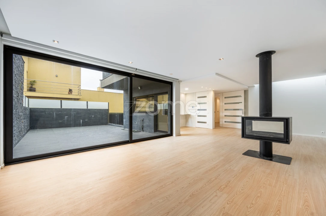 Moradia T3 para Venda em Madalena Foto 24