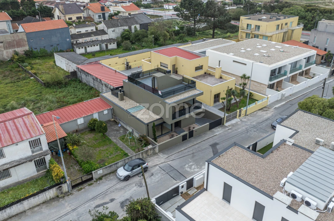 Moradia T3 para Venda em Madalena Foto 9