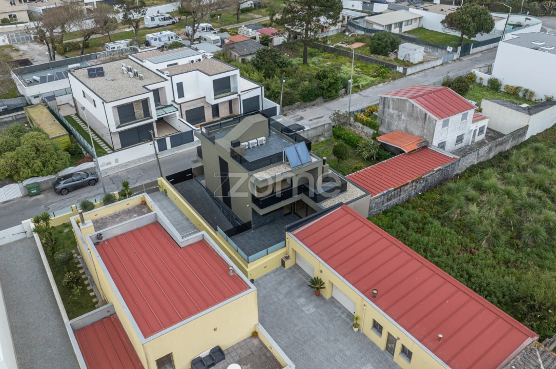 Moradia T3 para Venda em Madalena Foto 12