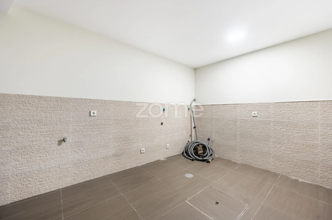 Moradia T3 para Venda em Madalena Foto 33