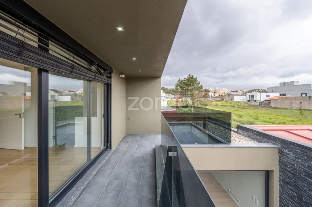 Moradia T3 para Venda em Madalena Foto 42