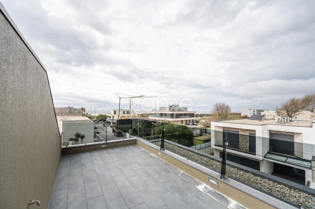 Moradia T3 para Venda em Madalena Foto 48