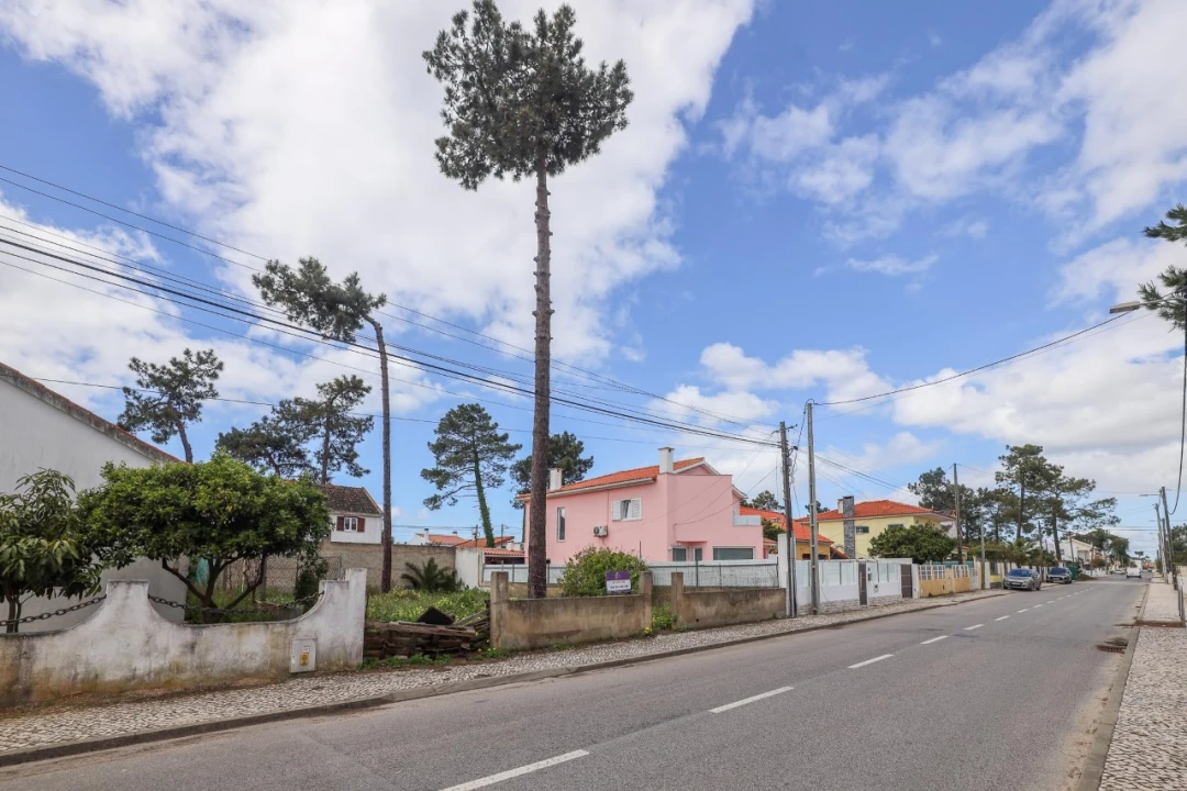 Terreno para Venda em Charneca de Caparica e Sobreda Foto 1