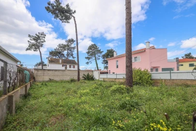 Terreno para Venda em Charneca de Caparica e Sobreda